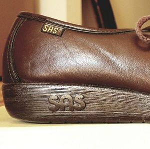 SAS brand Woman's Oxford shoe NEVER WORN WITH BOX